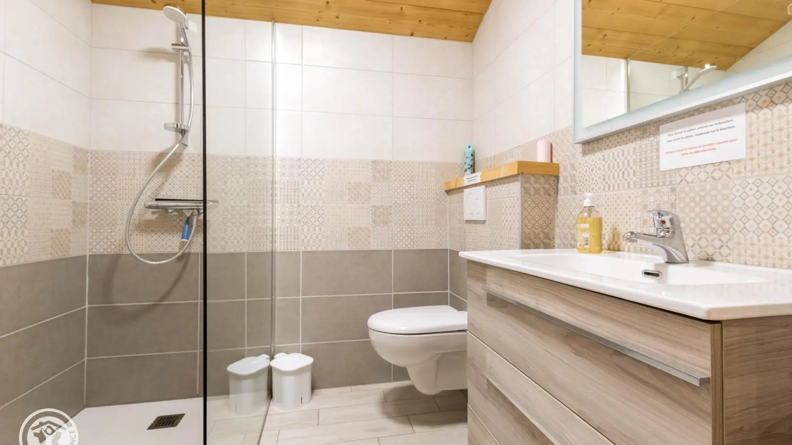 Salle d'eau avec toilettes 2ème étage