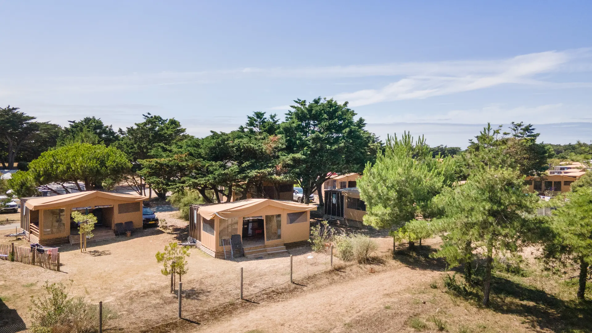 Camping Huttopia - Vue allée