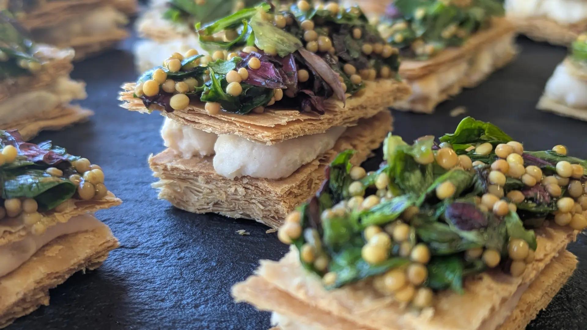 Mini Mille feuille tartare de legumes aux herbes houmouss de haricots