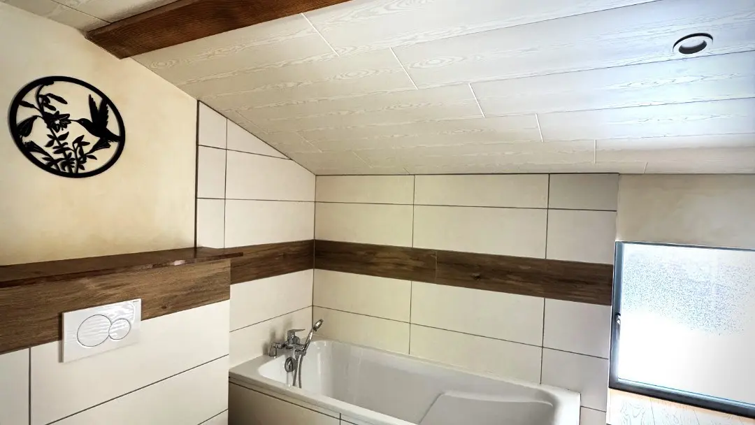 La salle de bain côté jardin