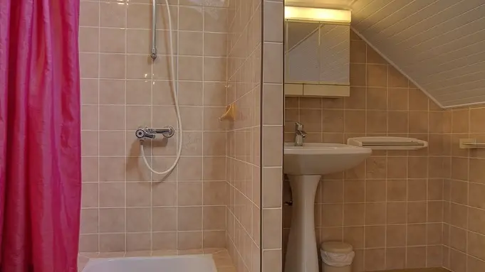 Salle d'eau située au 2ème étage