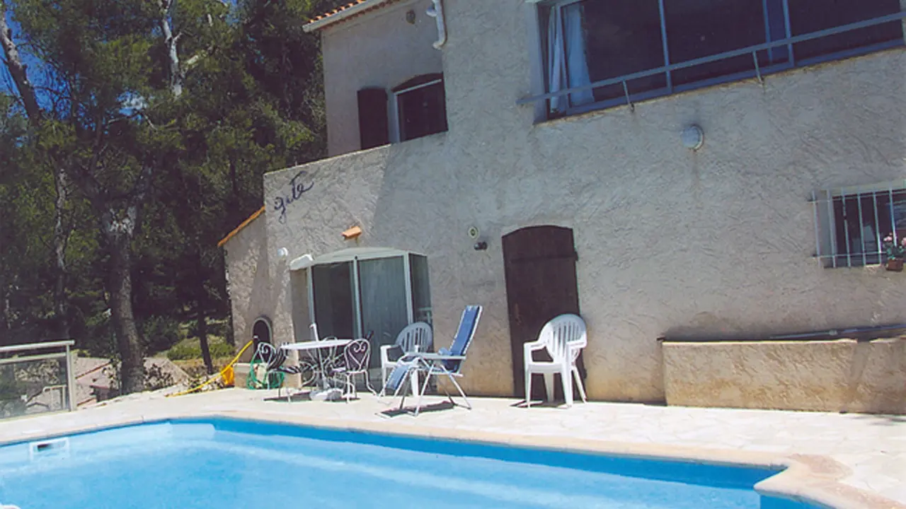 Swimming-pool & terrace