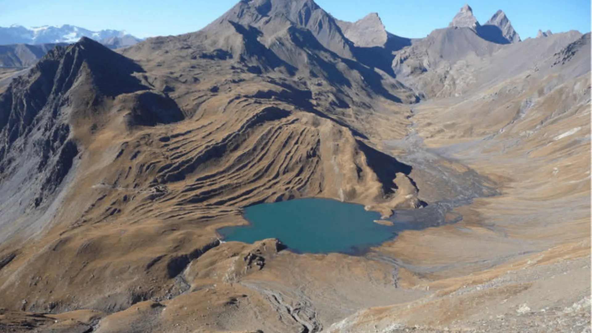 Vue plongeante sur le lac du Goléon - La Grave