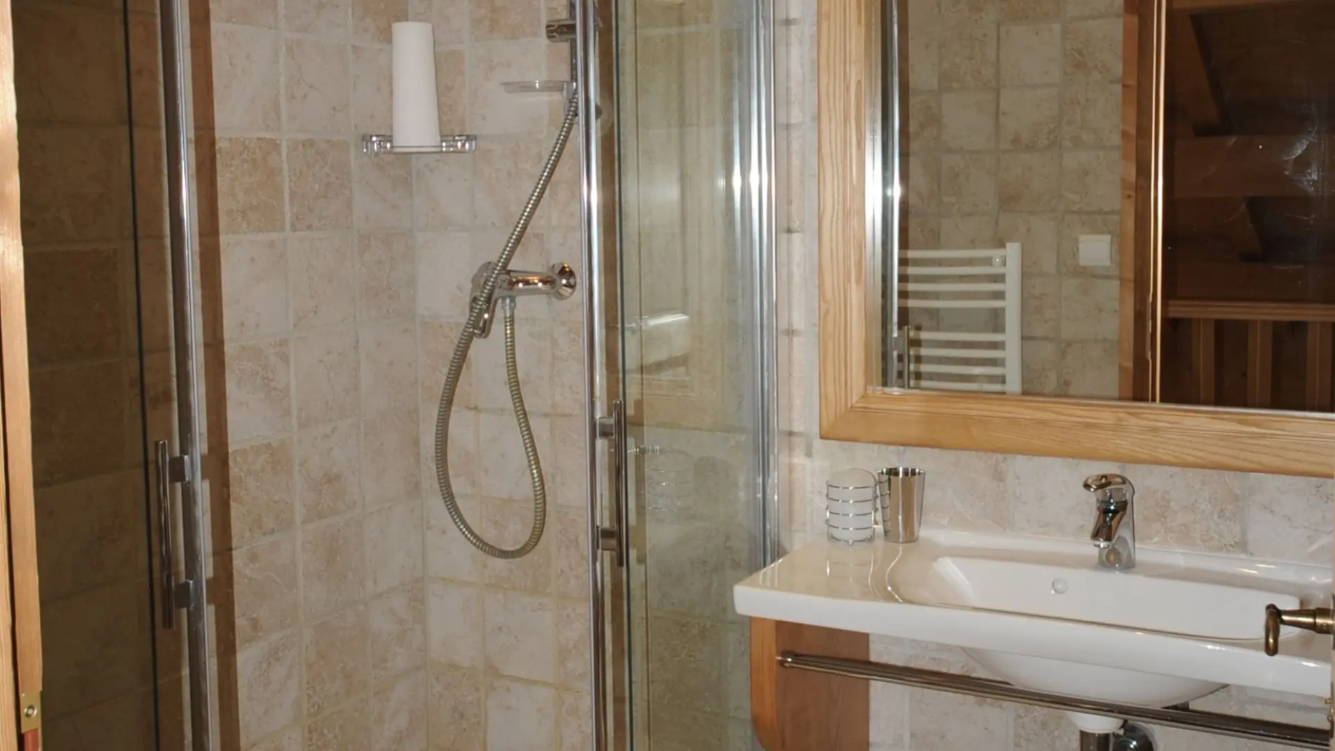 Salle de douche - Niveau 2- Appartement Olympia