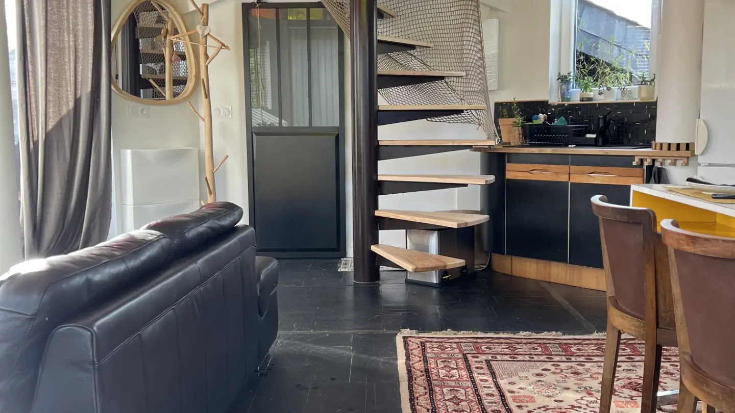 escalier menant à l'étage