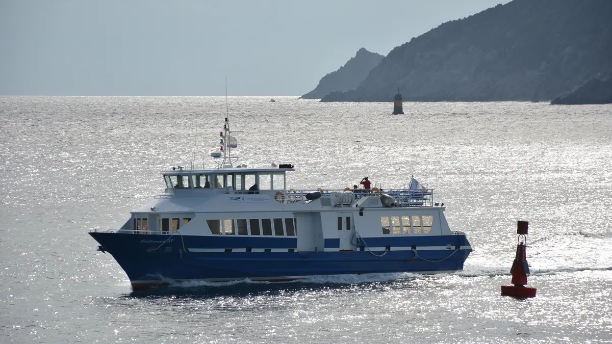 Navette TLV TVM au départ du Port d'Hyères pour Le Levant