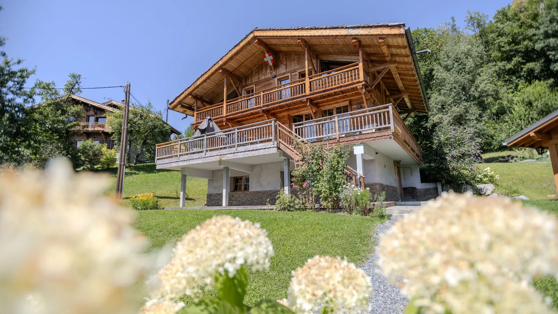 Vue du chalet depuis le jardin