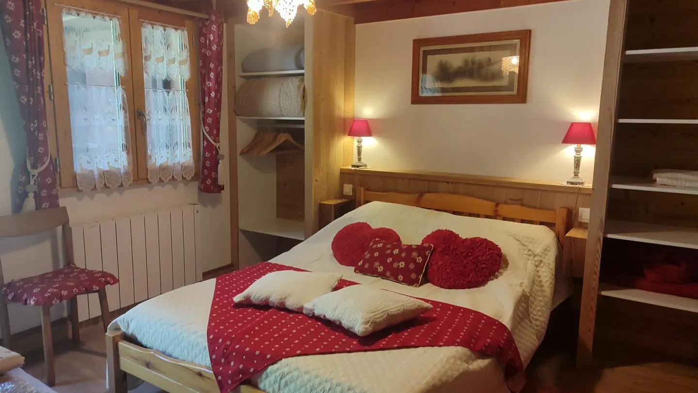 Chambre parentale , avec différente décoration et accès sur la terrasse