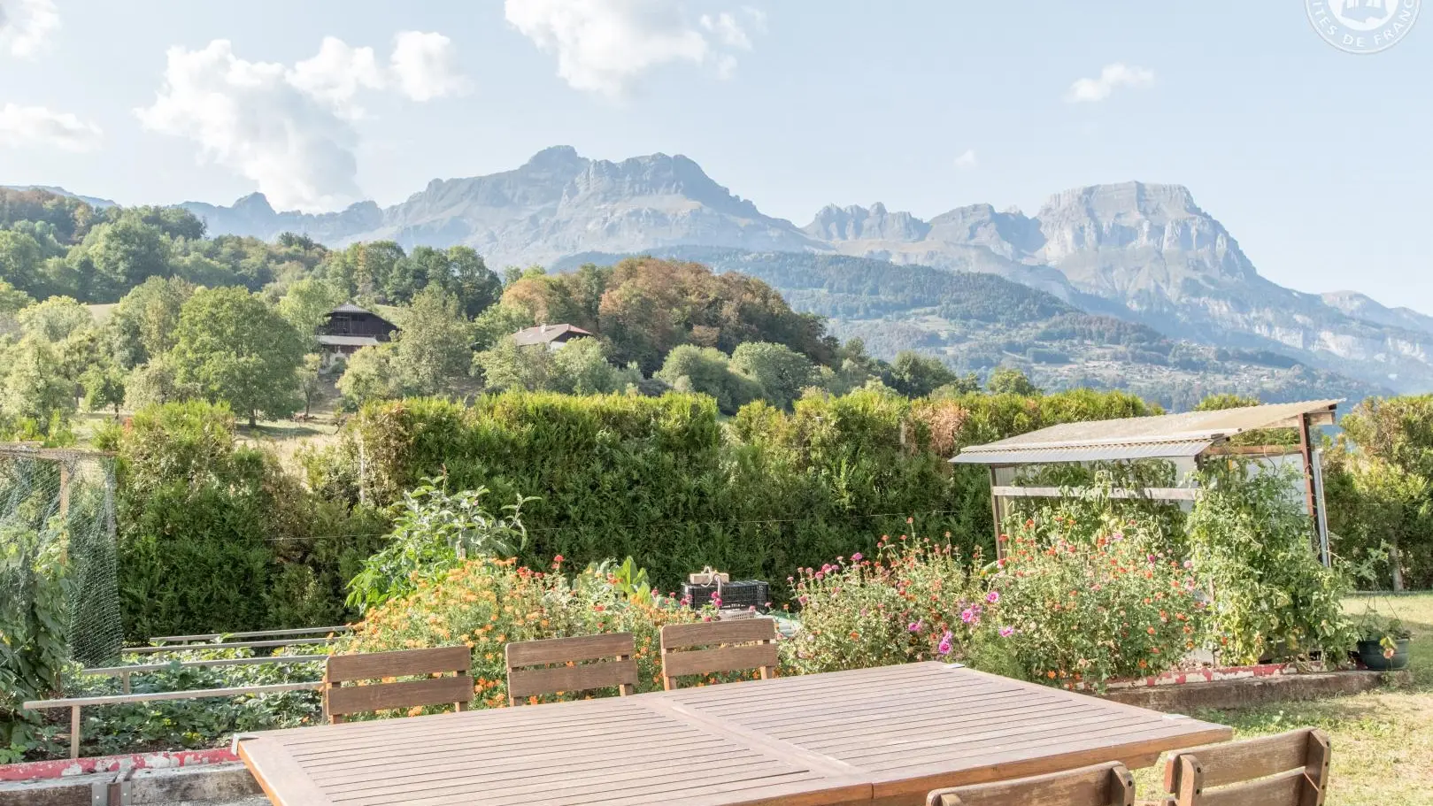 TABLE POUR REPAS, OU PIQUE NIQUE, à
disposition