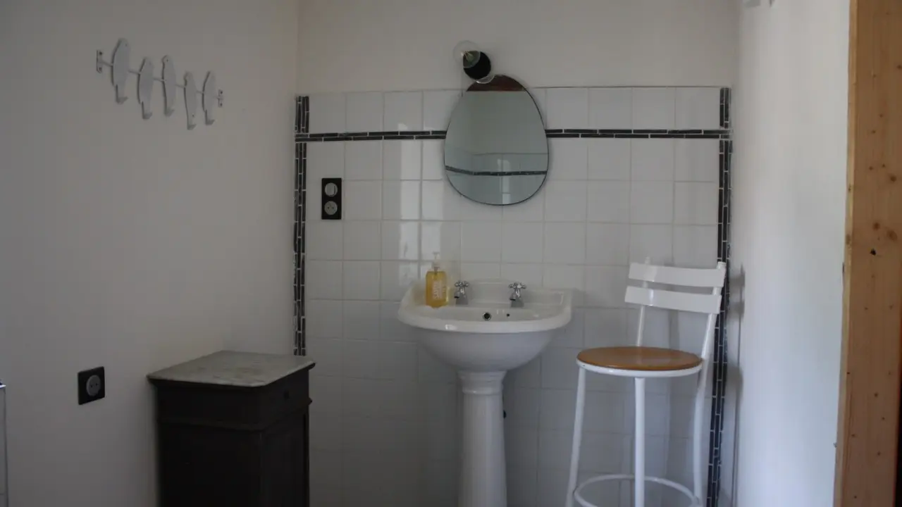 Ferme salle de bain étage