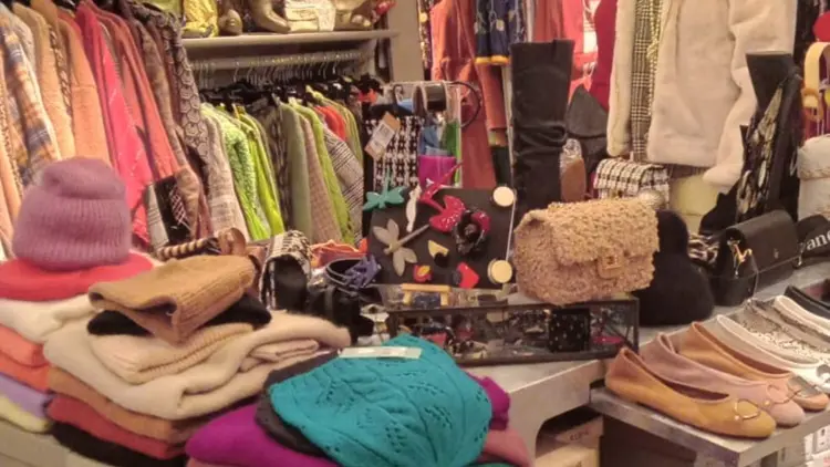 Vêtements, sacs et accessoires