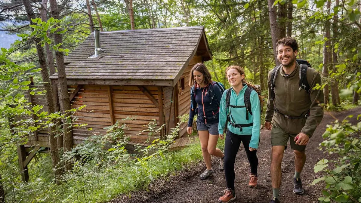Là-Haut, cabanes perchées