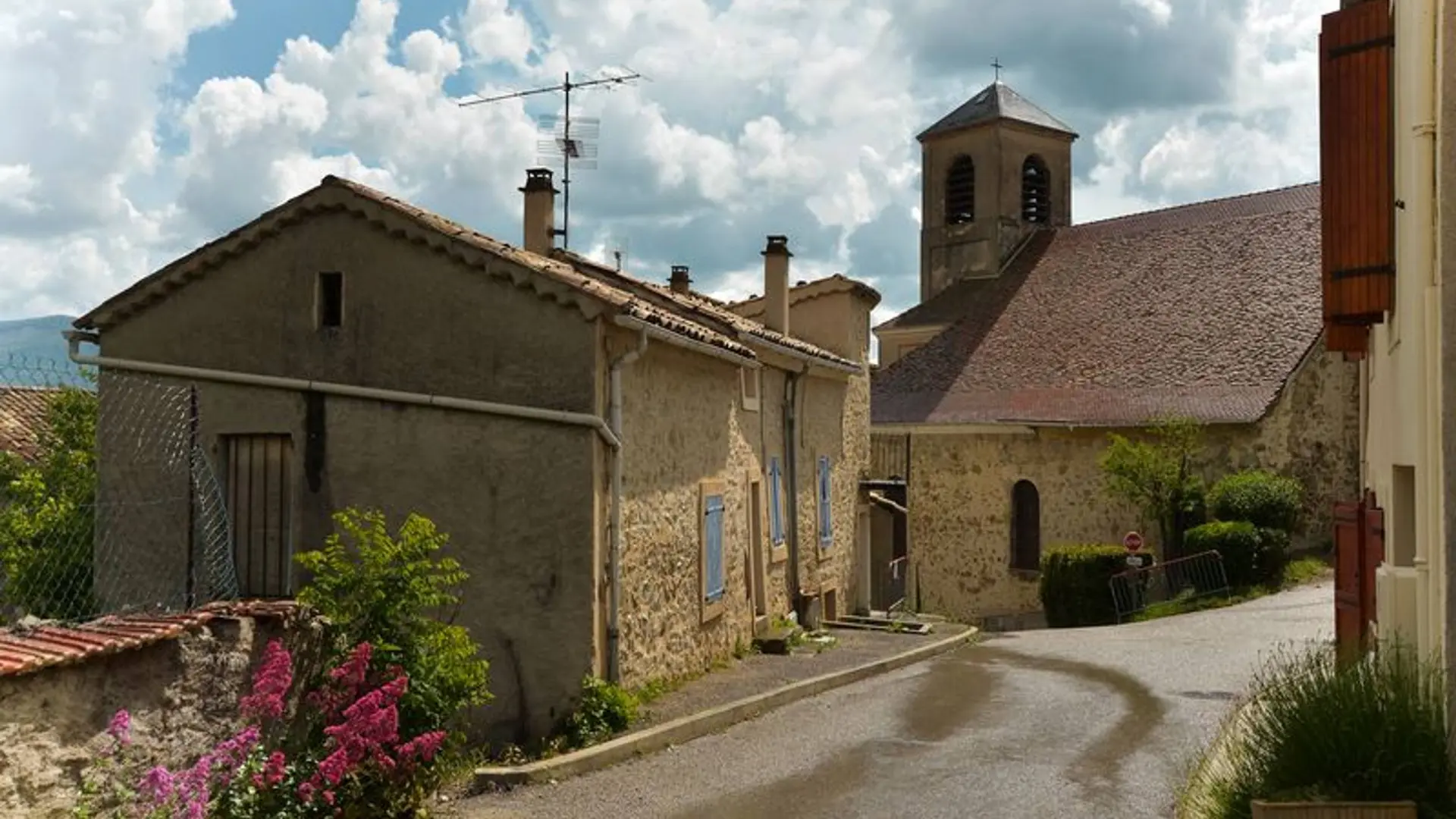 Traversée du village de Rosans