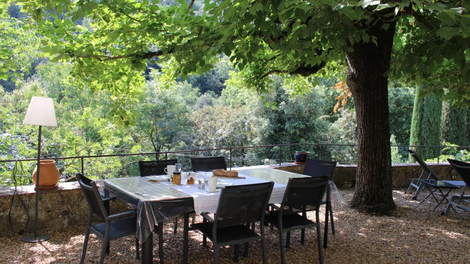 Terrasse - Le Mas du Pèlerin - Auribeau sur Siagne - Gîtes de France Alpes-Maritimes