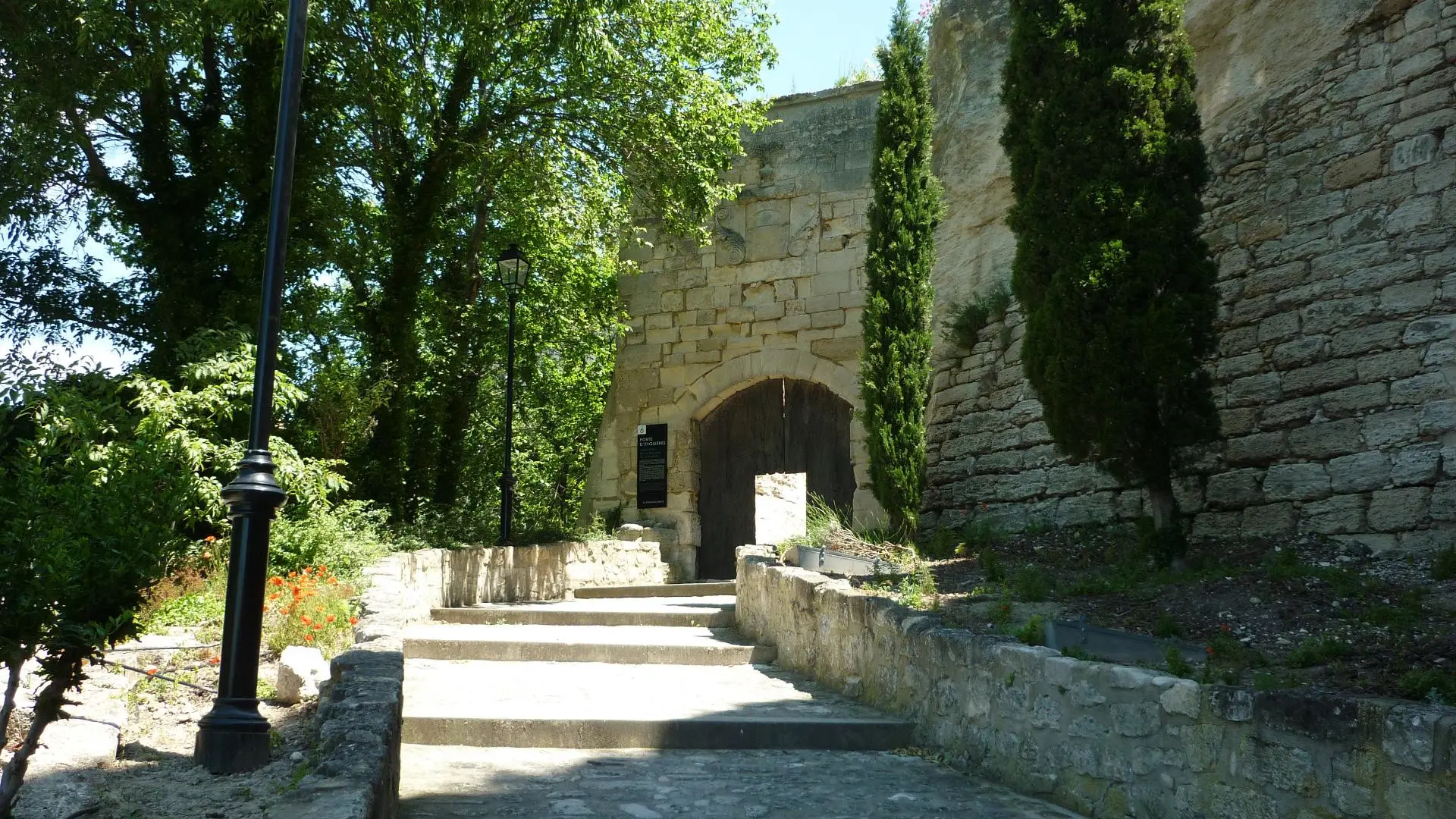 Porte Eyguières