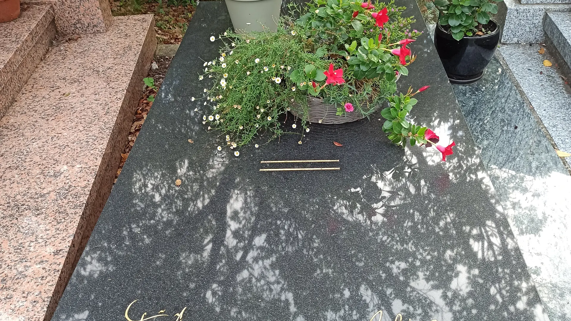 Tombe de Guy Texidor, enterré au cimetière de Gassin - https://gassin.eu