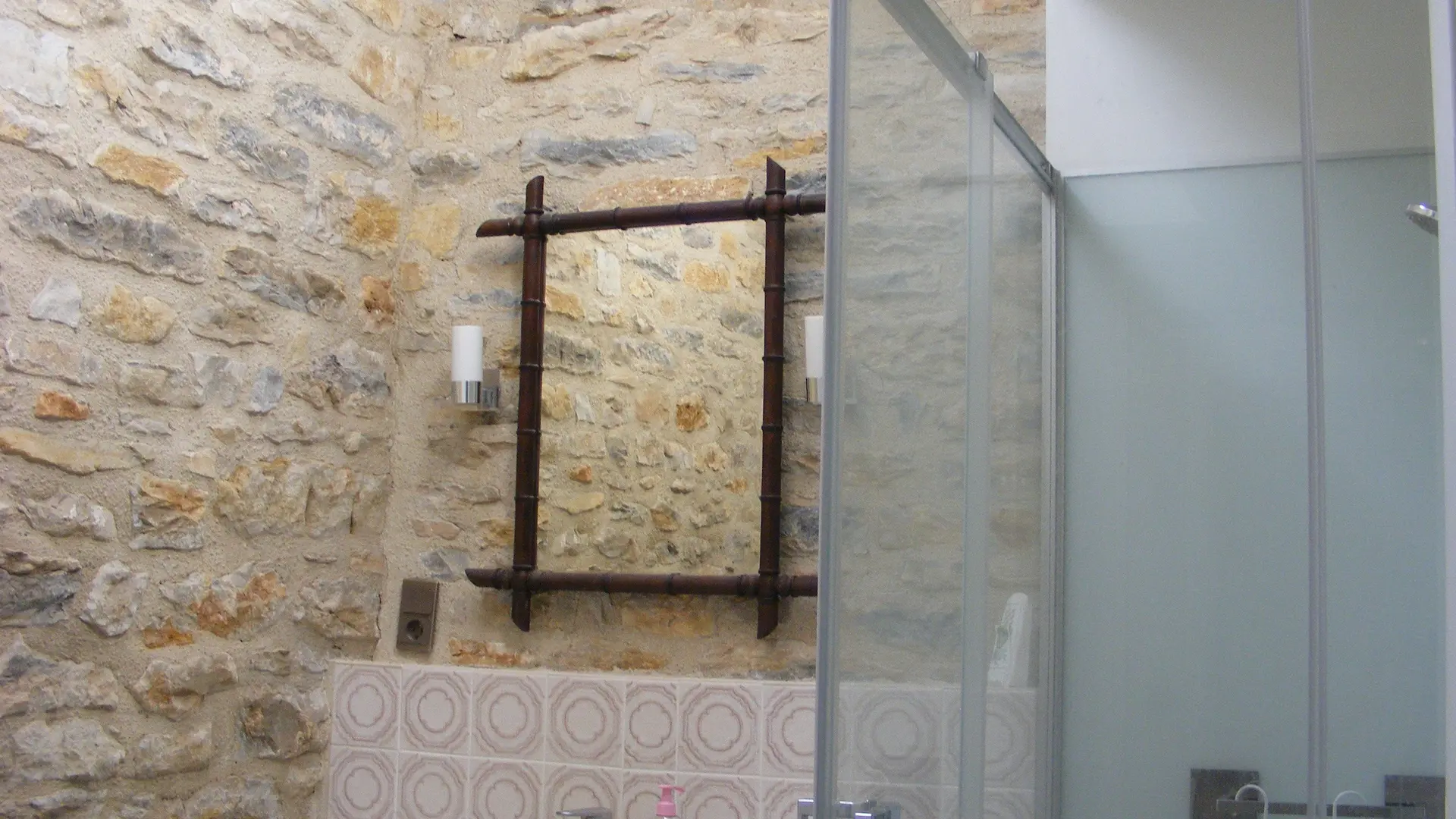 La salle d'eau de la suite familiale