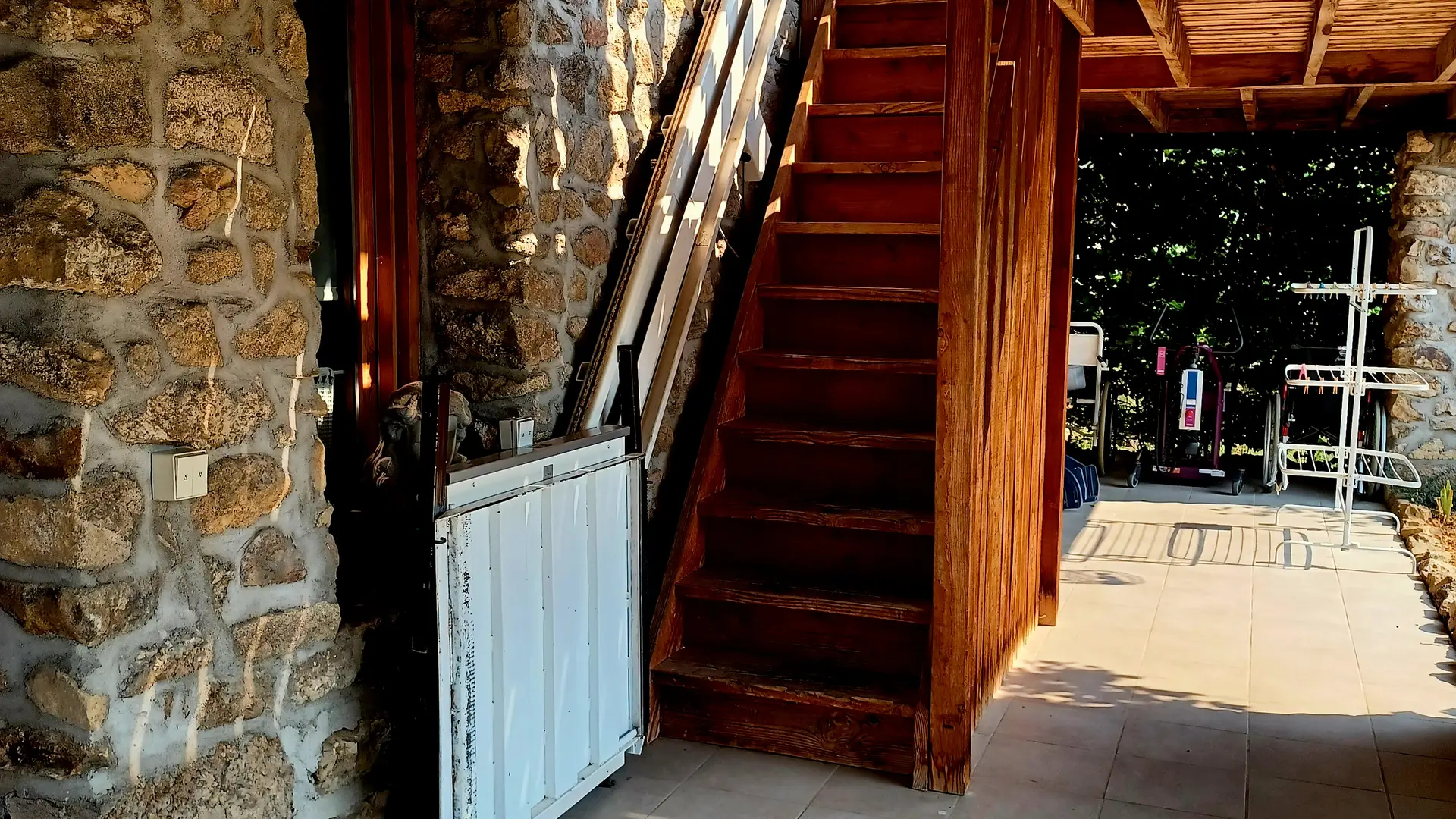 Terrasse accès par escalier