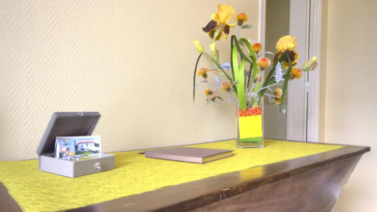 pétrin dans le hall d'entrée avec le livre d'or.