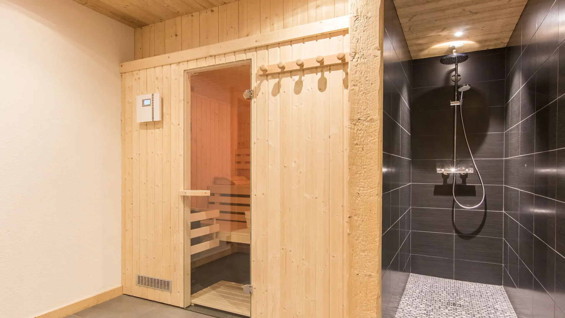 Sauna et sa douche