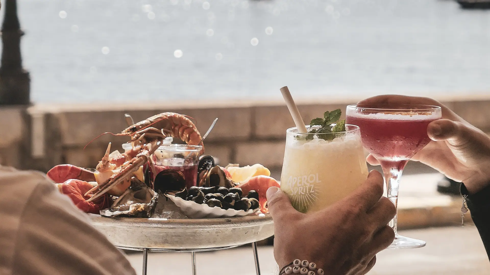 espuma plateau de fruits de mer, cocktails, face à la mer, vue mer, villefranche-sur-mer, restaurant, lounge, design, cocktails, restaurant terrasse