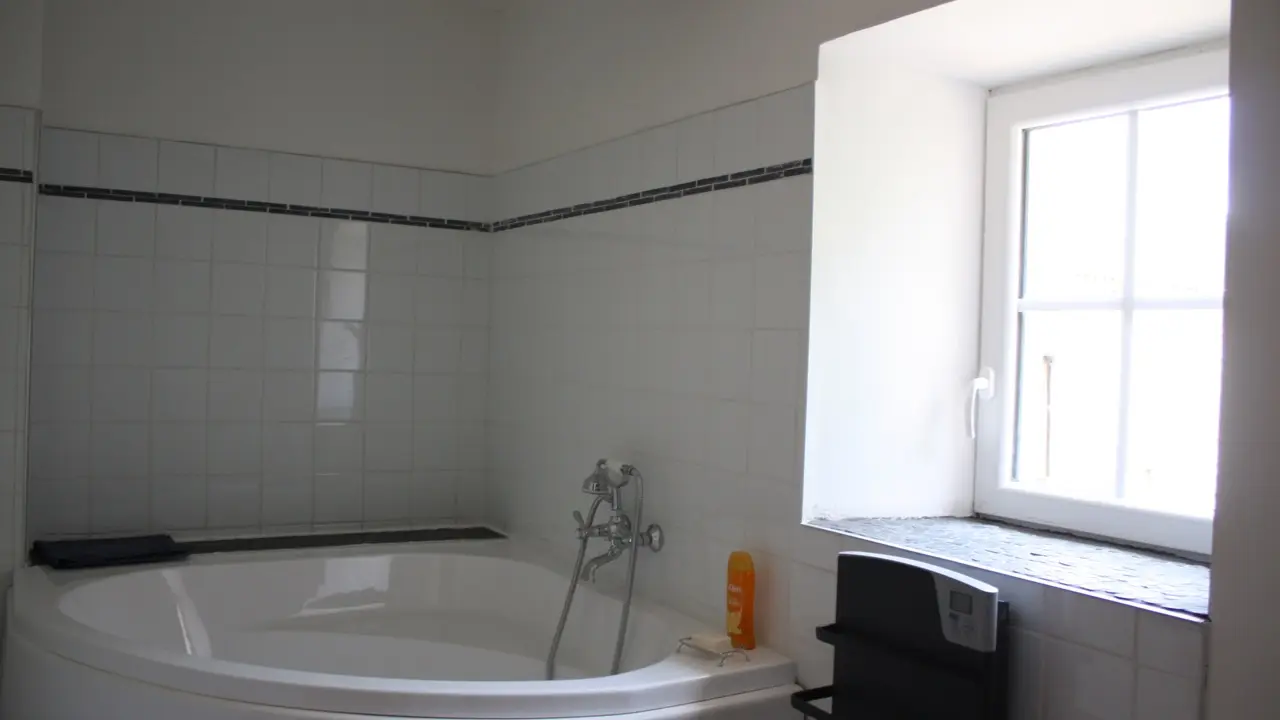 Ferme salle de bain étage