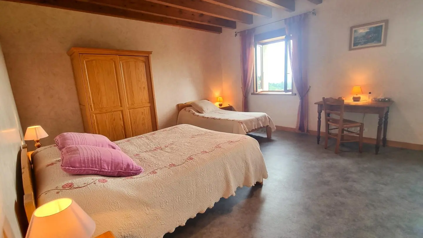Chambre Au village : 1x140 et 1x90 (avec un BZ en appoint).