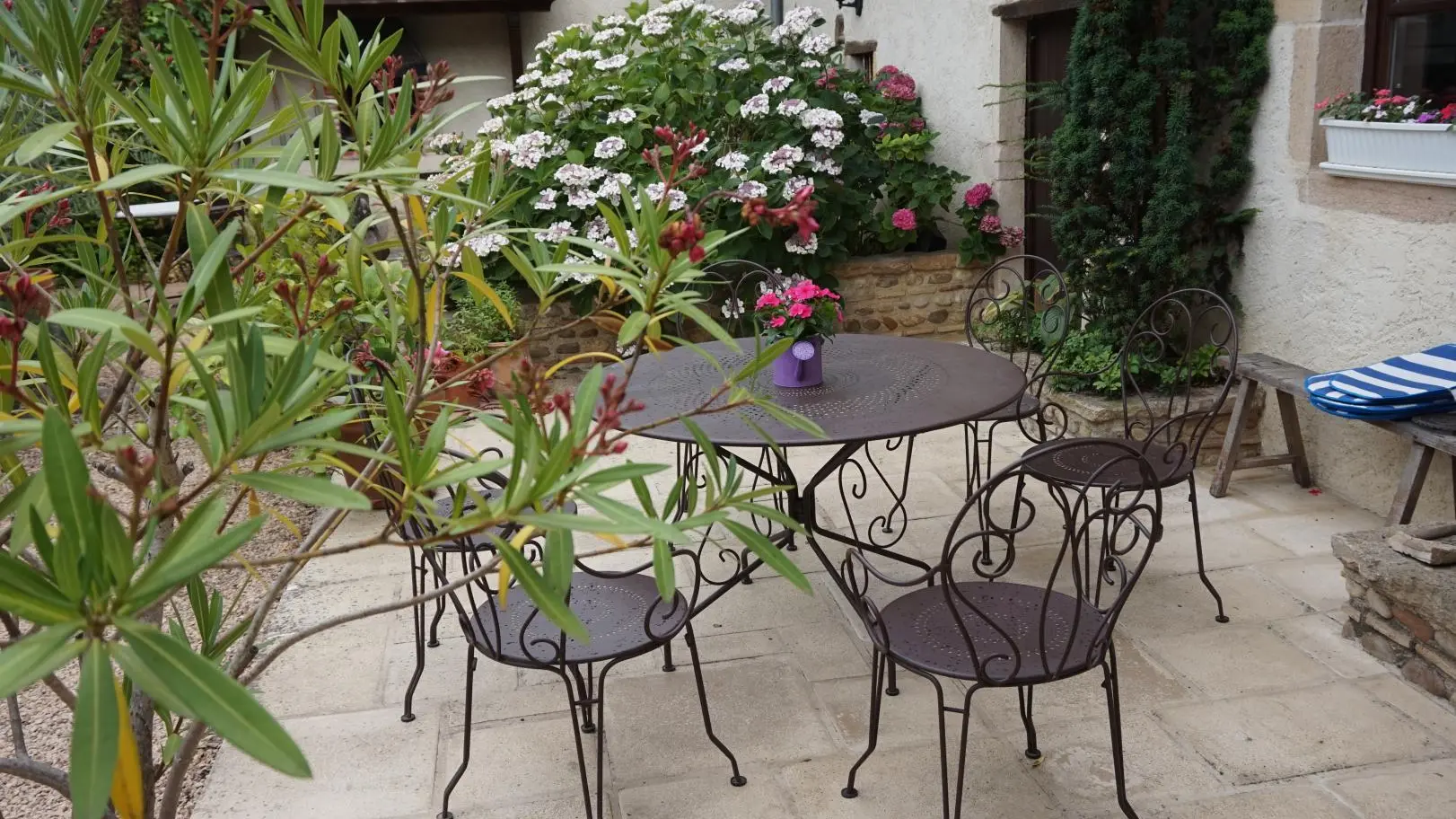 Terrasse petits déjeuners pour 2 à 4 personnes