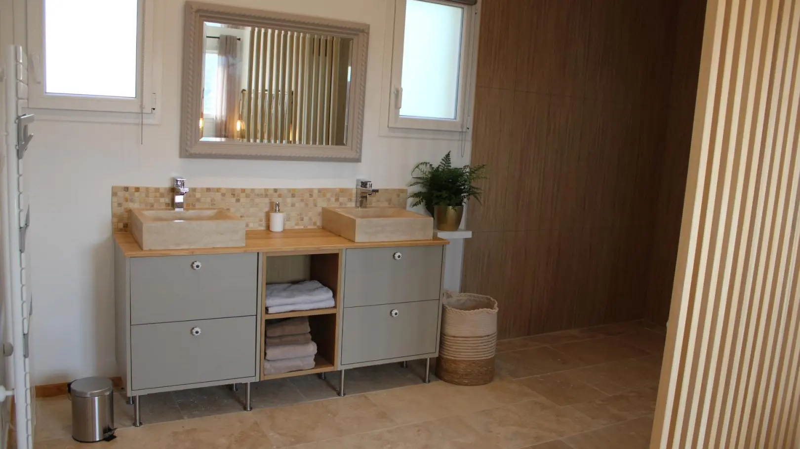 Gite de Bellet-espace douche et baignoire-Gîtes de France Alpes-Maritimes