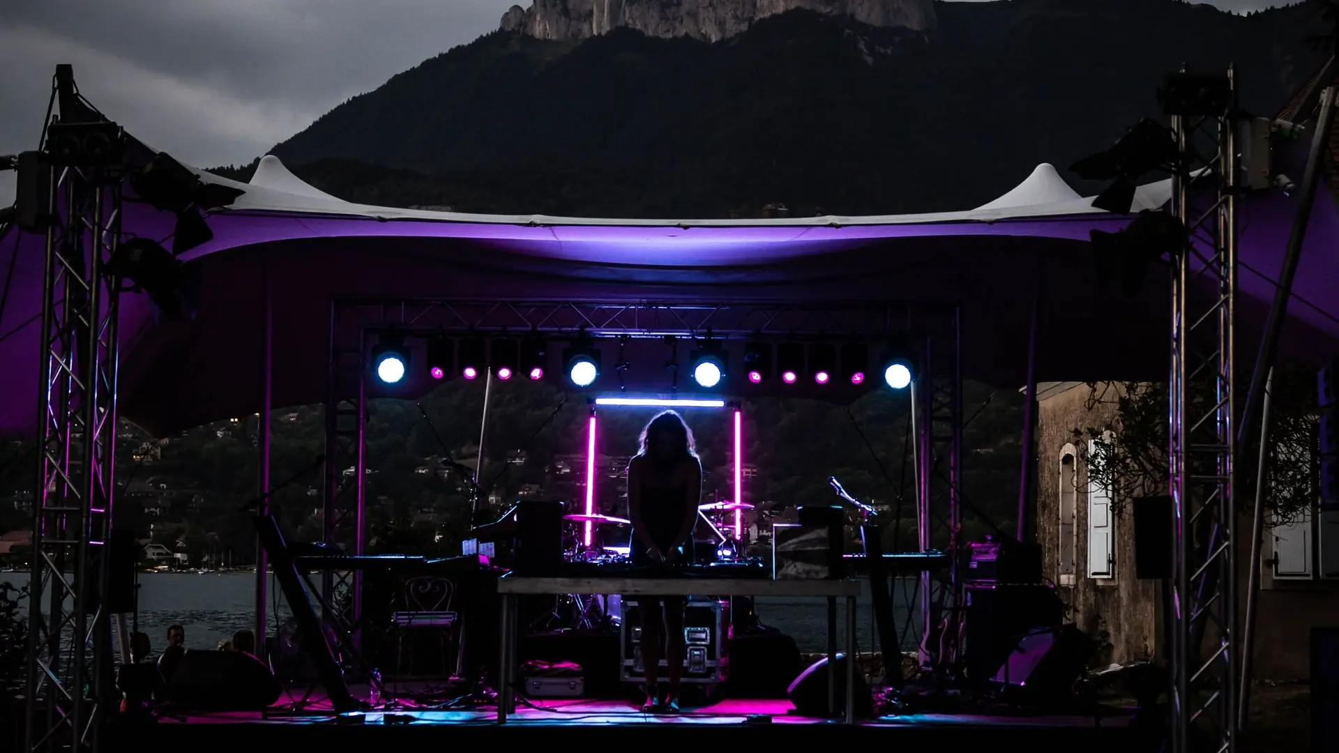 concert Presqu'île de l'Imaginaire scène pianiste