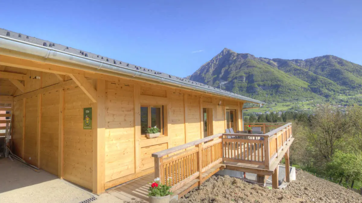 Terrasse et vue sur le Pic de Marcelly
