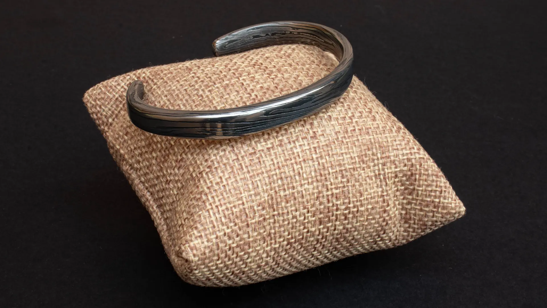 bracelet en acier damassé