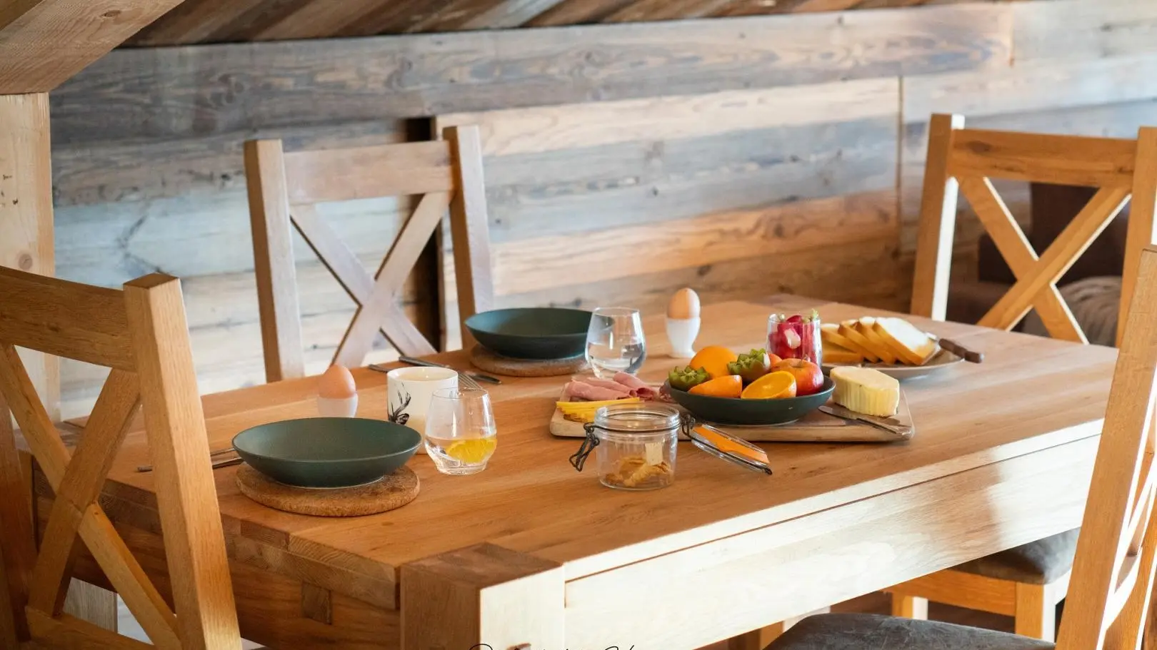 Espace repas Gîte La Sitelle - Belvédère - Gîtes de France Alpes-Maritimes