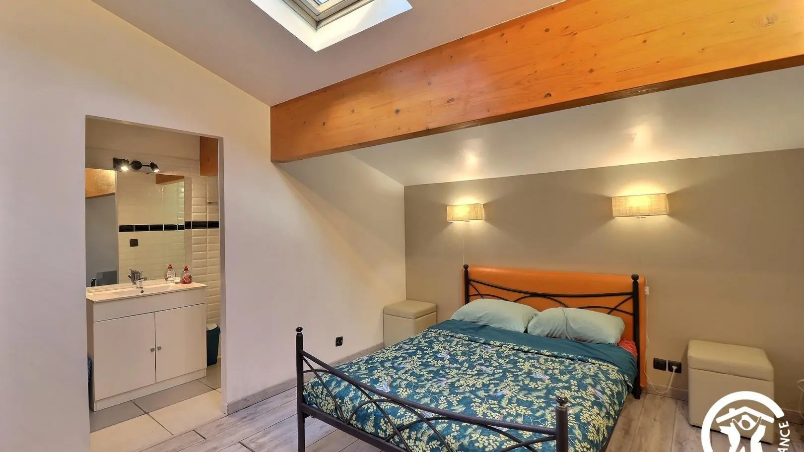 chambre à l'étage avec salle d'eau privative