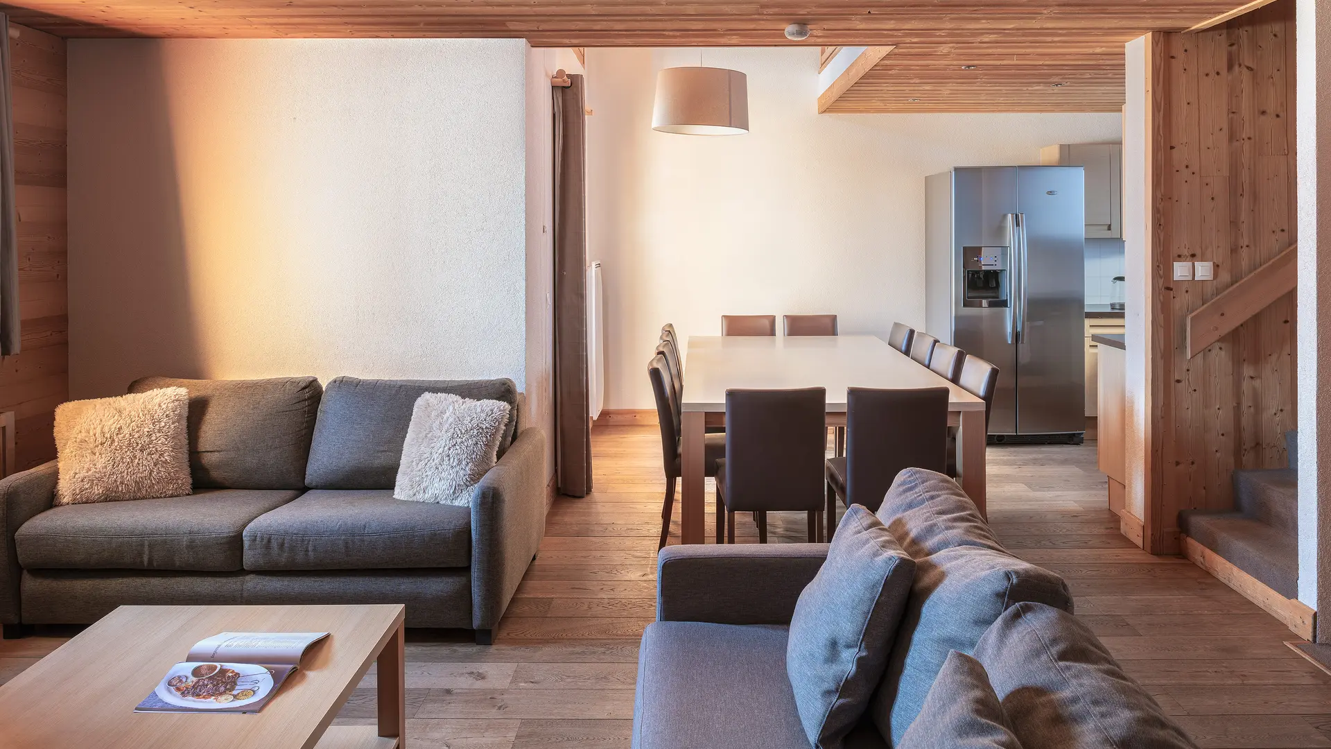 Living room of a 6-room duplex flat (F6)
