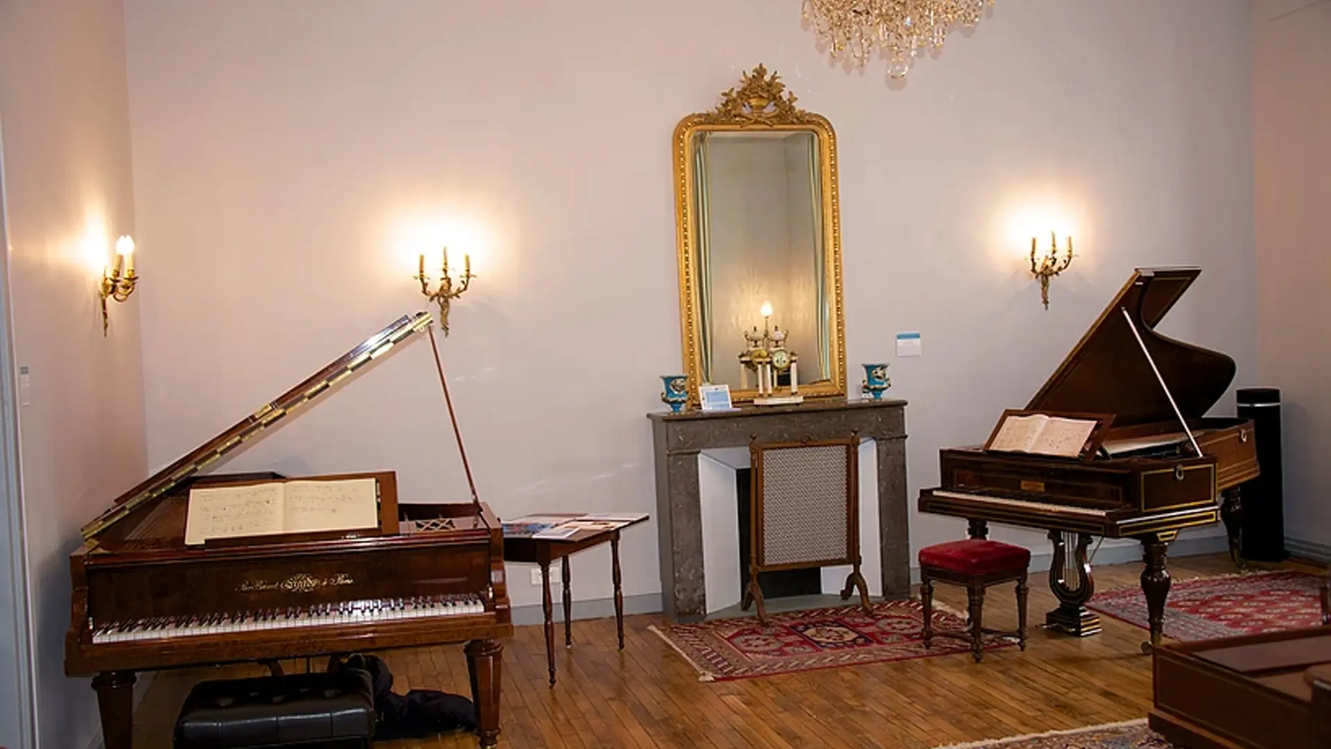 Salon romantique, Château Chanorier, Croissy-sur-Seine