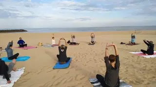 Isvari Yoga - séances d'Isabelle MELLINGER sur la plage de Châtelaillon