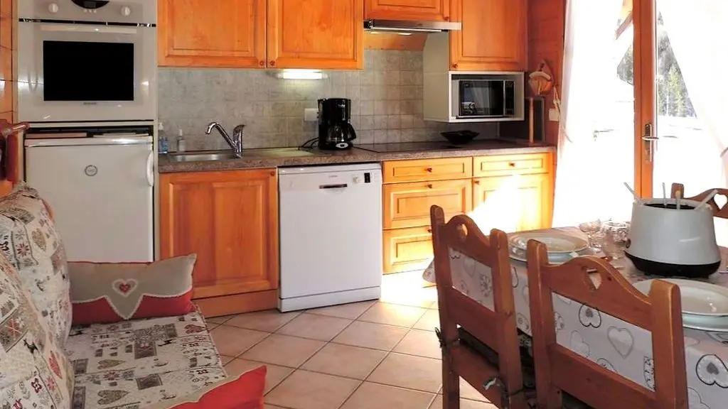 Le séjour / cuisine (vue 3/3)