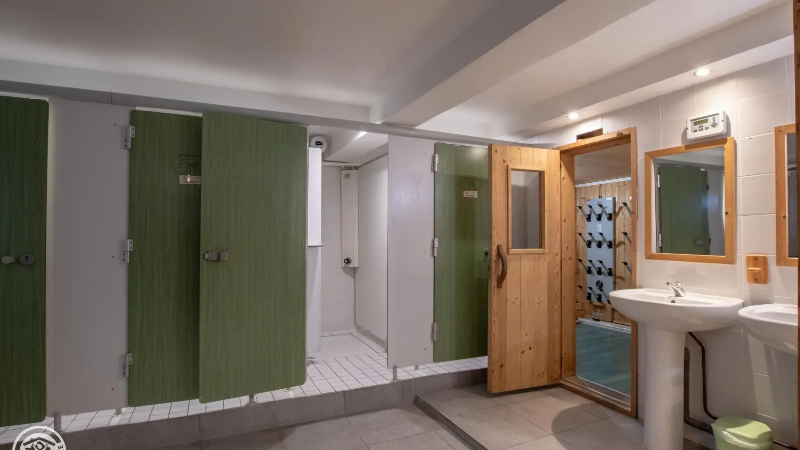 Salle de douches/Sèche chaussures