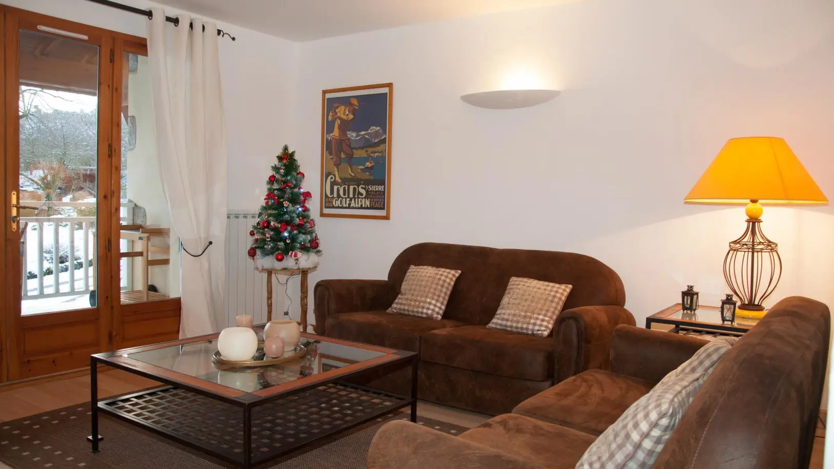 Salon avec décoration de Noël.