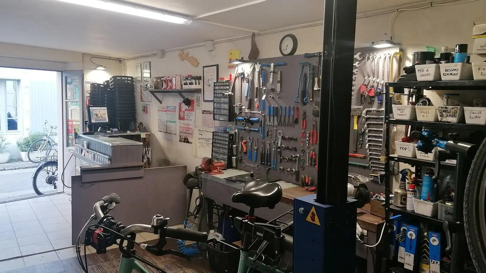 REPAIR WORKSHOP