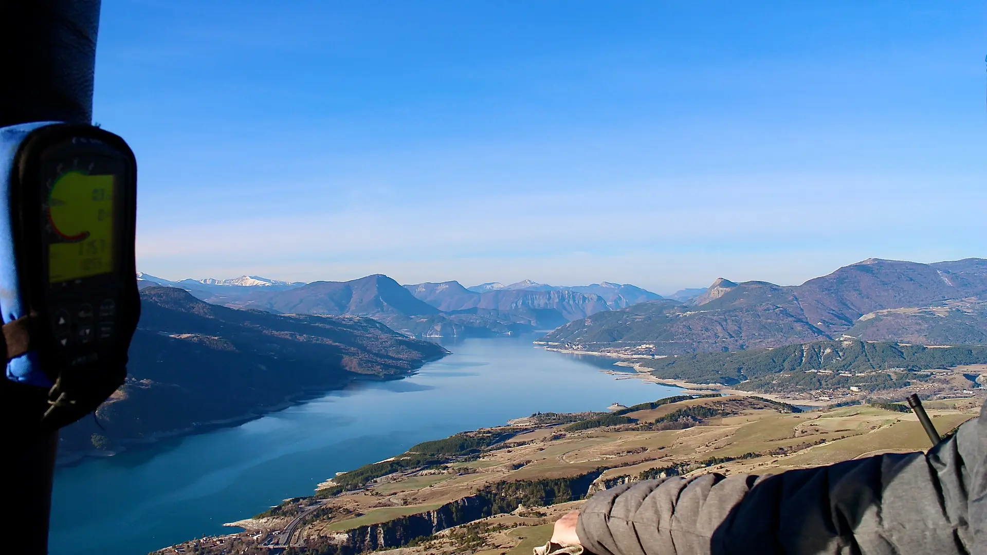 Hautes-Alpes Montgolfière - vol au lac de Serre-Ponçon