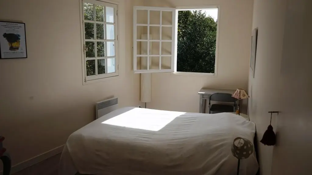 Tercer dormitorio y cama de matrimonio