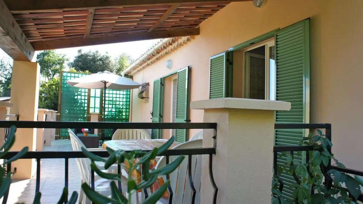 Terrasse Gîte Le Palmier Gîtes de France Côte d'Azur Alpes-Maritimes à Bendejun