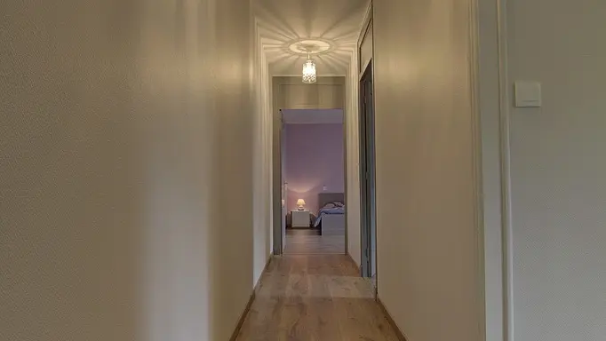 couloir qui mène aux chambres