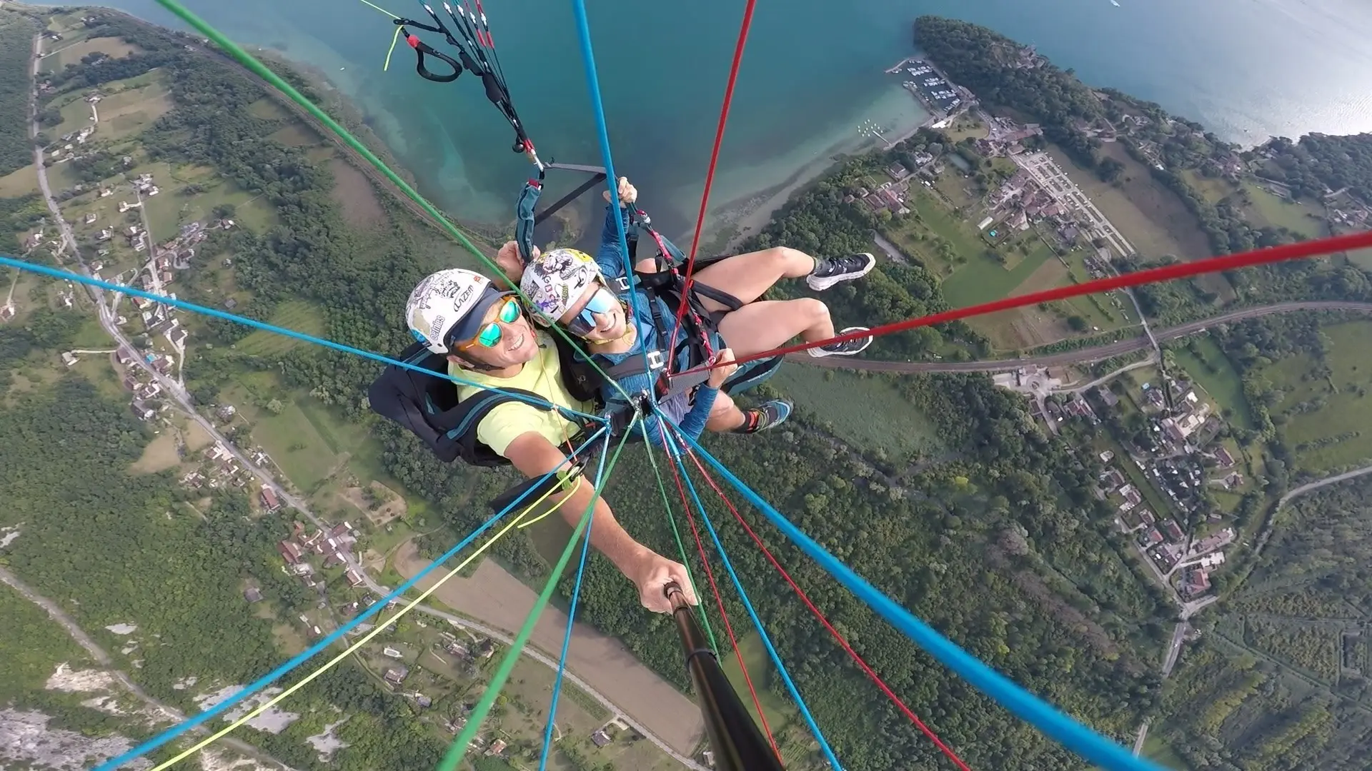vol en parapente au dessus du lac du Bourget