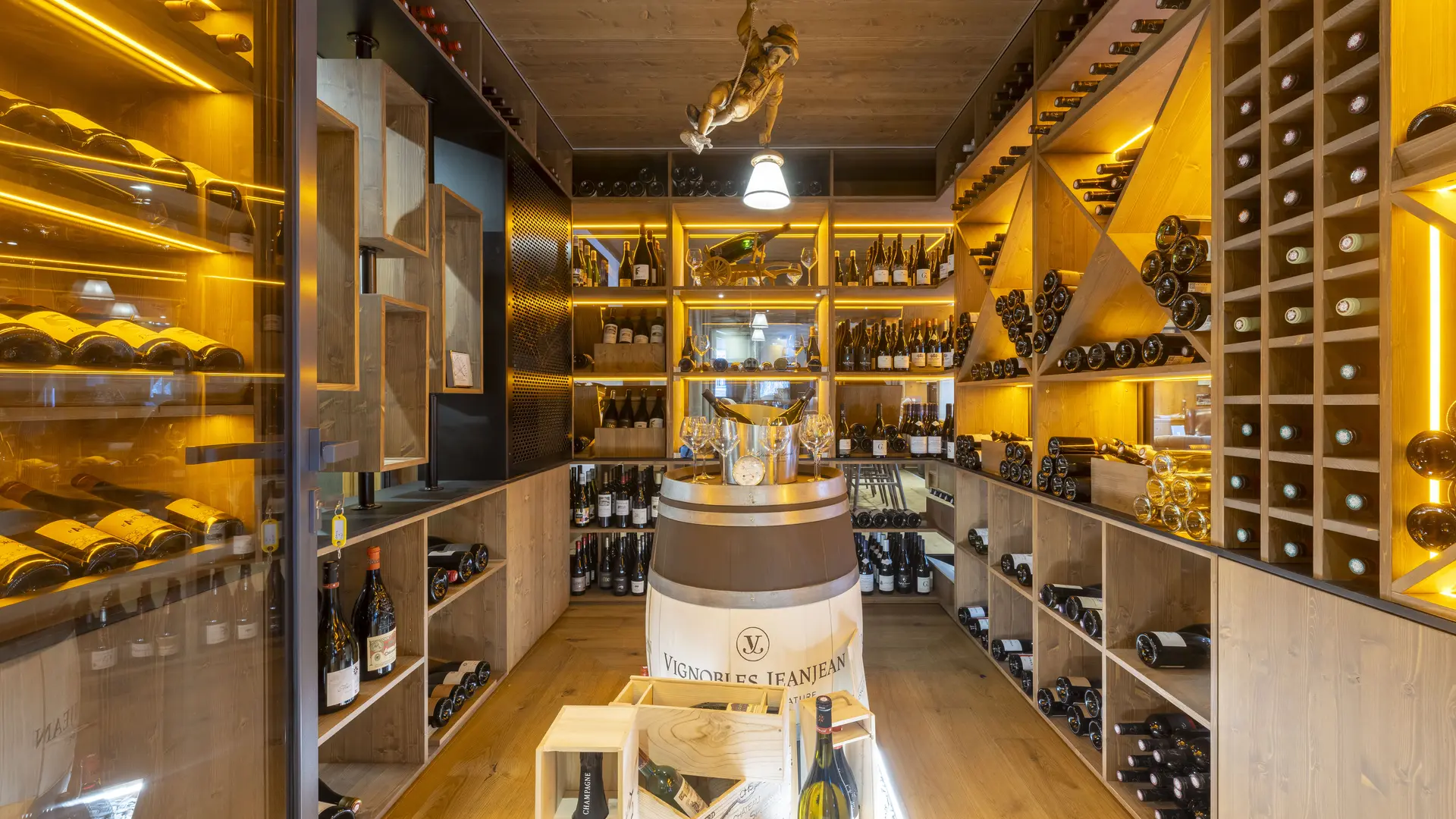 Cave à Vin_Hôtel Macchi_Châtel