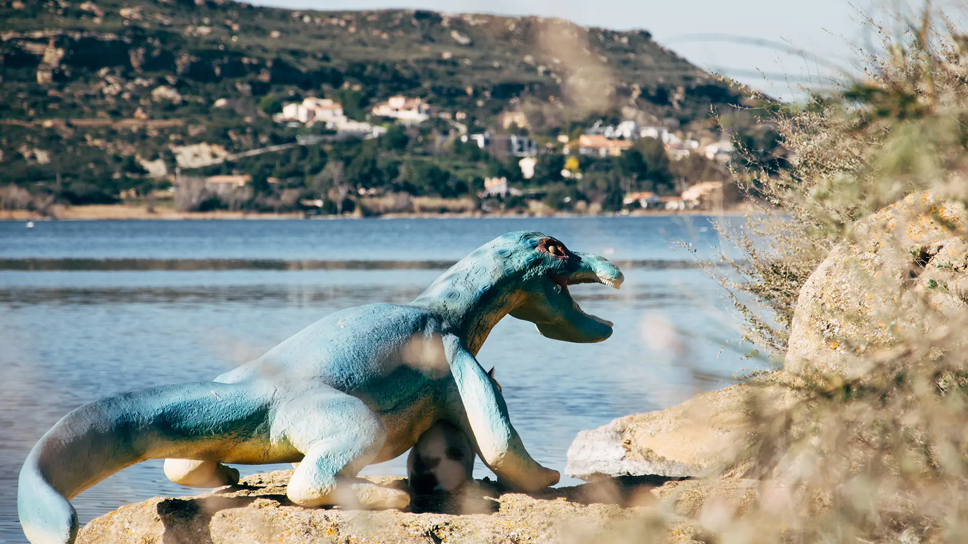 Dinosaur'Istres prés de l'étang