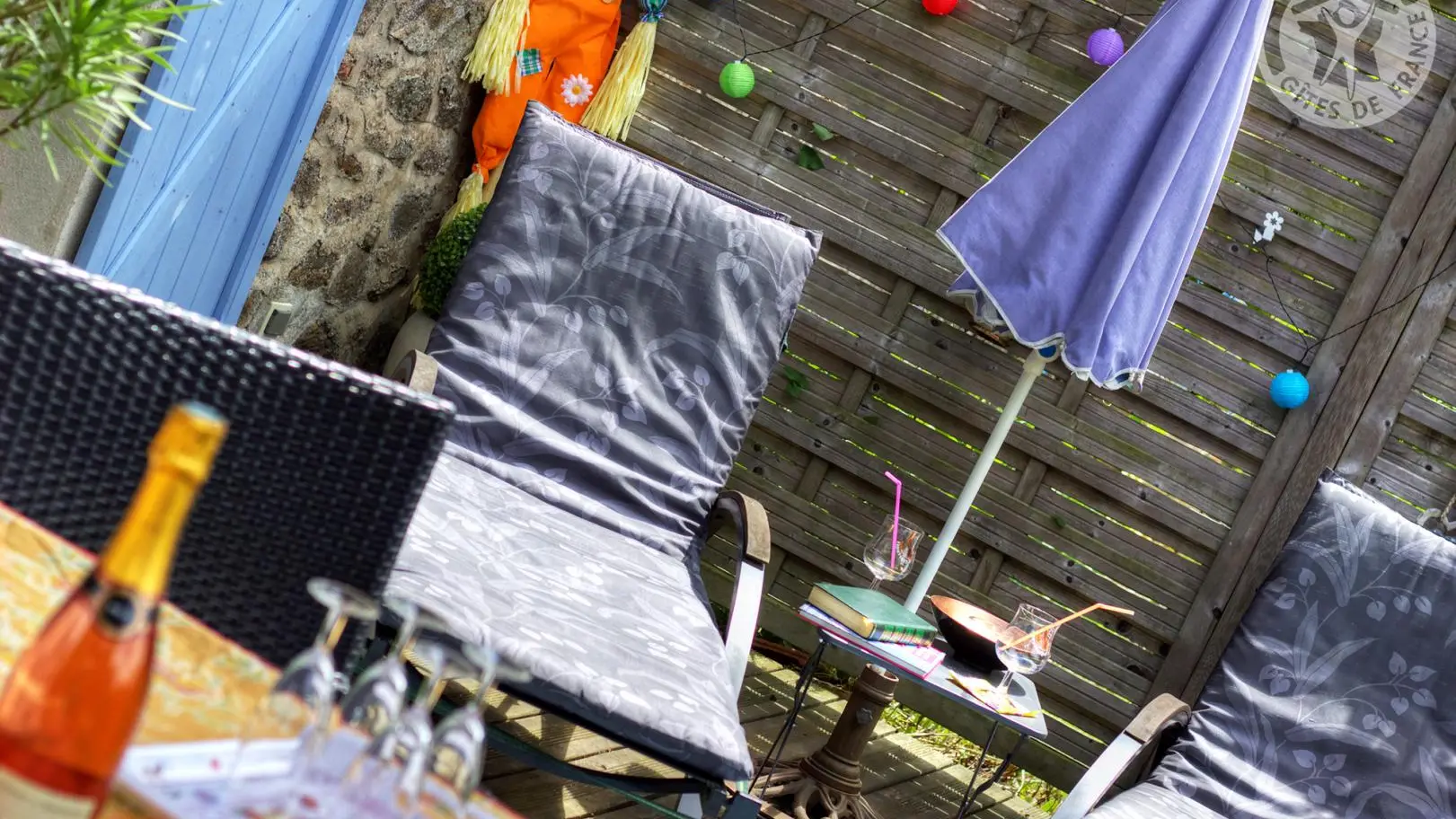 Détente sur la terrasse en bois