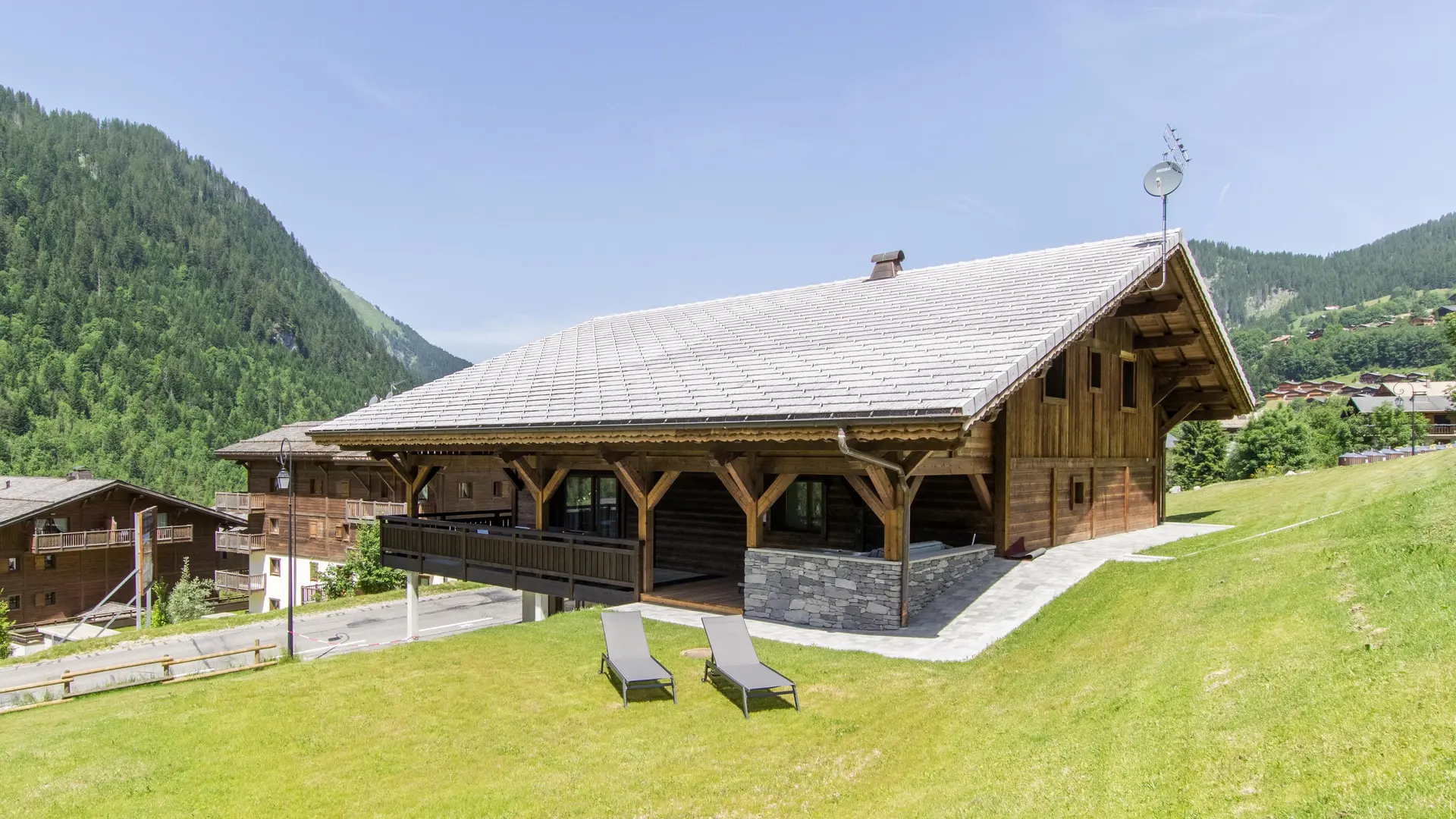 Extérieur du Chalet et son jardin